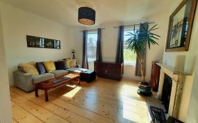 Sunny Apartment With A 10 Minute Walk To The Sea.